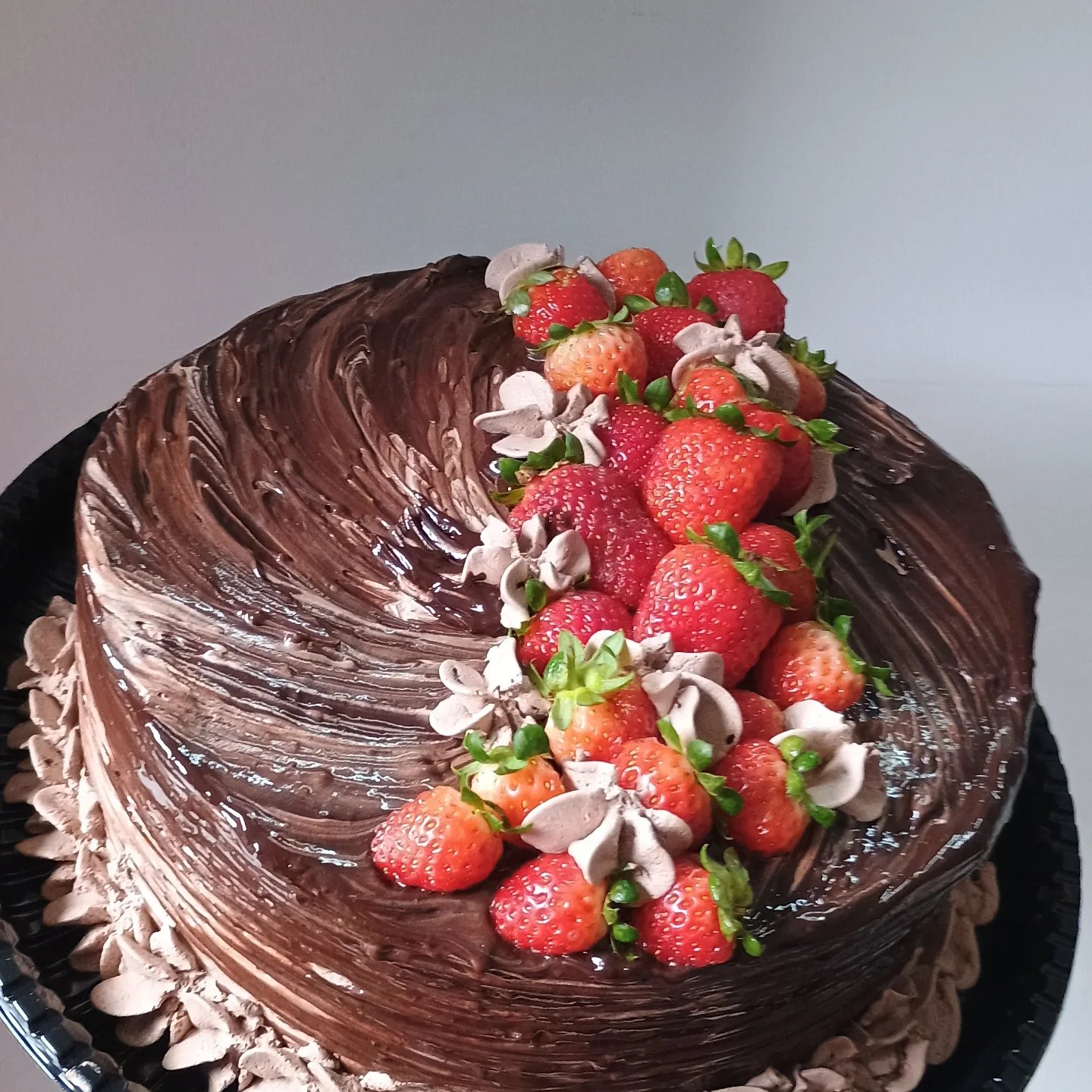 Bolo de chocolate com morango