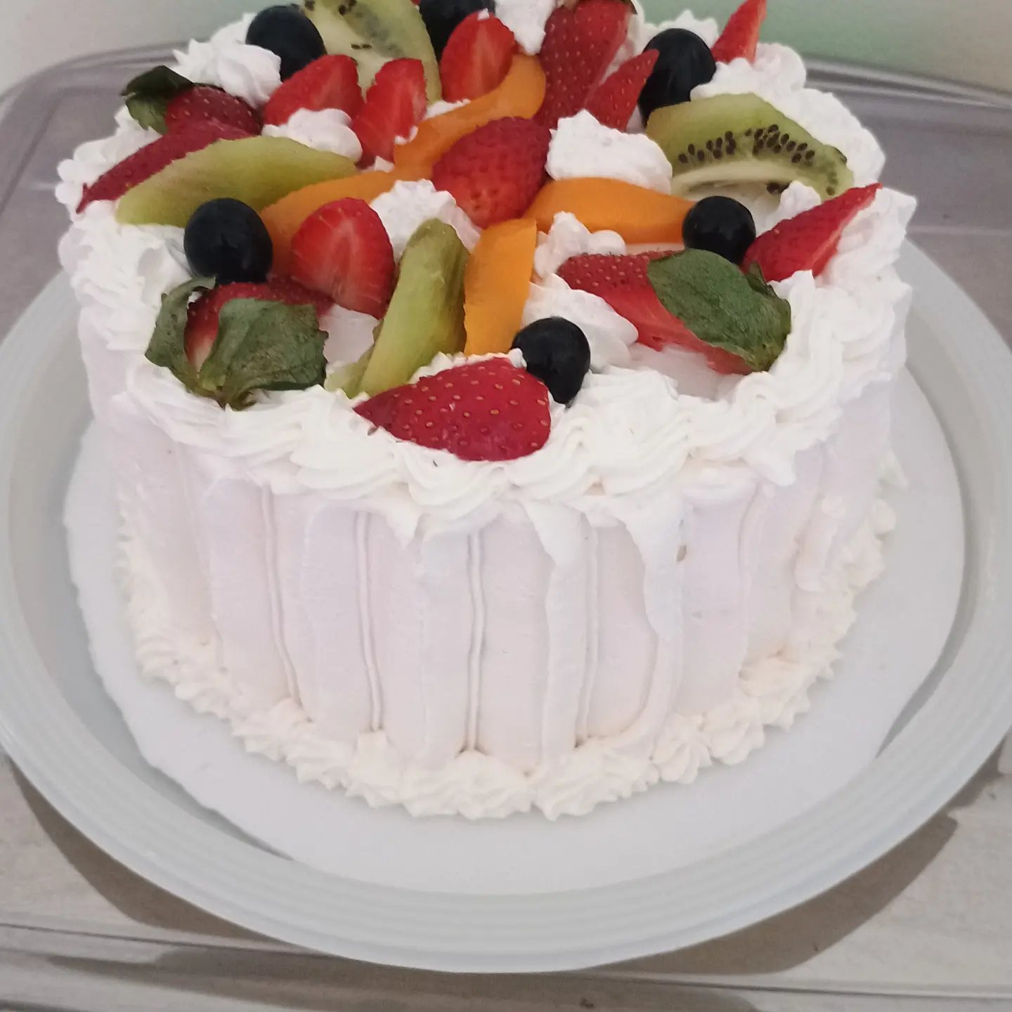 Bolo com frutas variadas