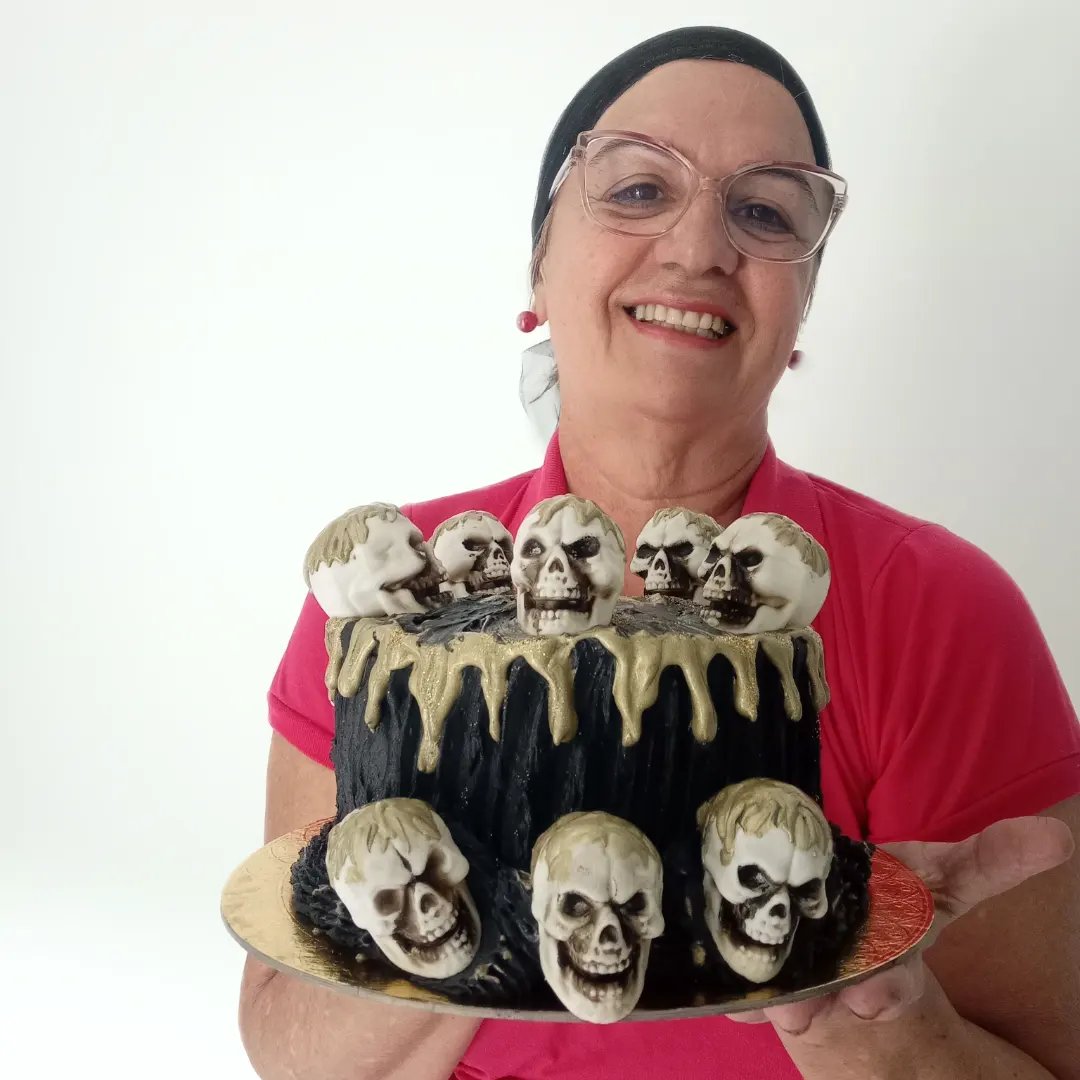Bolo temático Halloween com caveiras